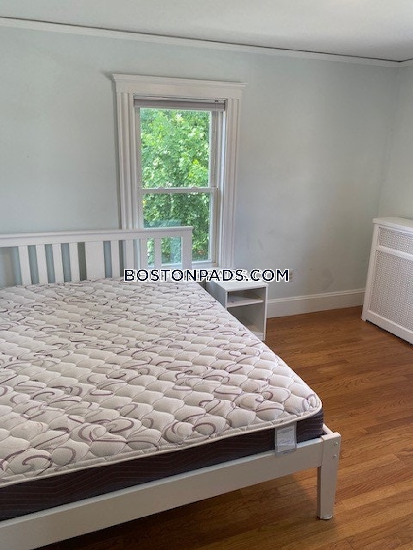 MEDFORD - TUFTS - 5 Beds, 2 Baths - Image 35