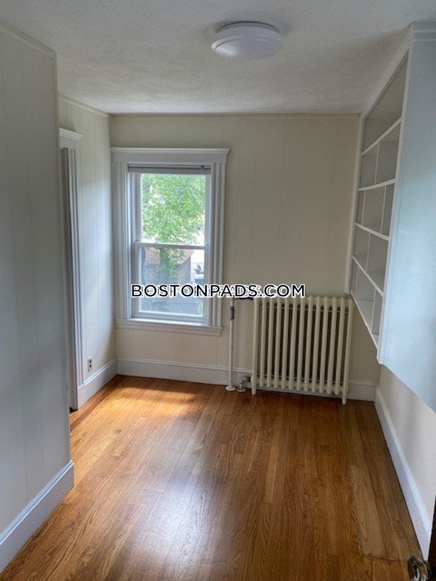 MEDFORD - TUFTS - 5 Beds, 2 Baths - Image 32