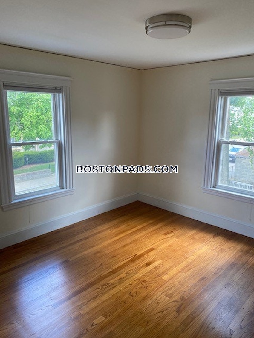 MEDFORD - TUFTS - 5 Beds, 2 Baths - Image 50