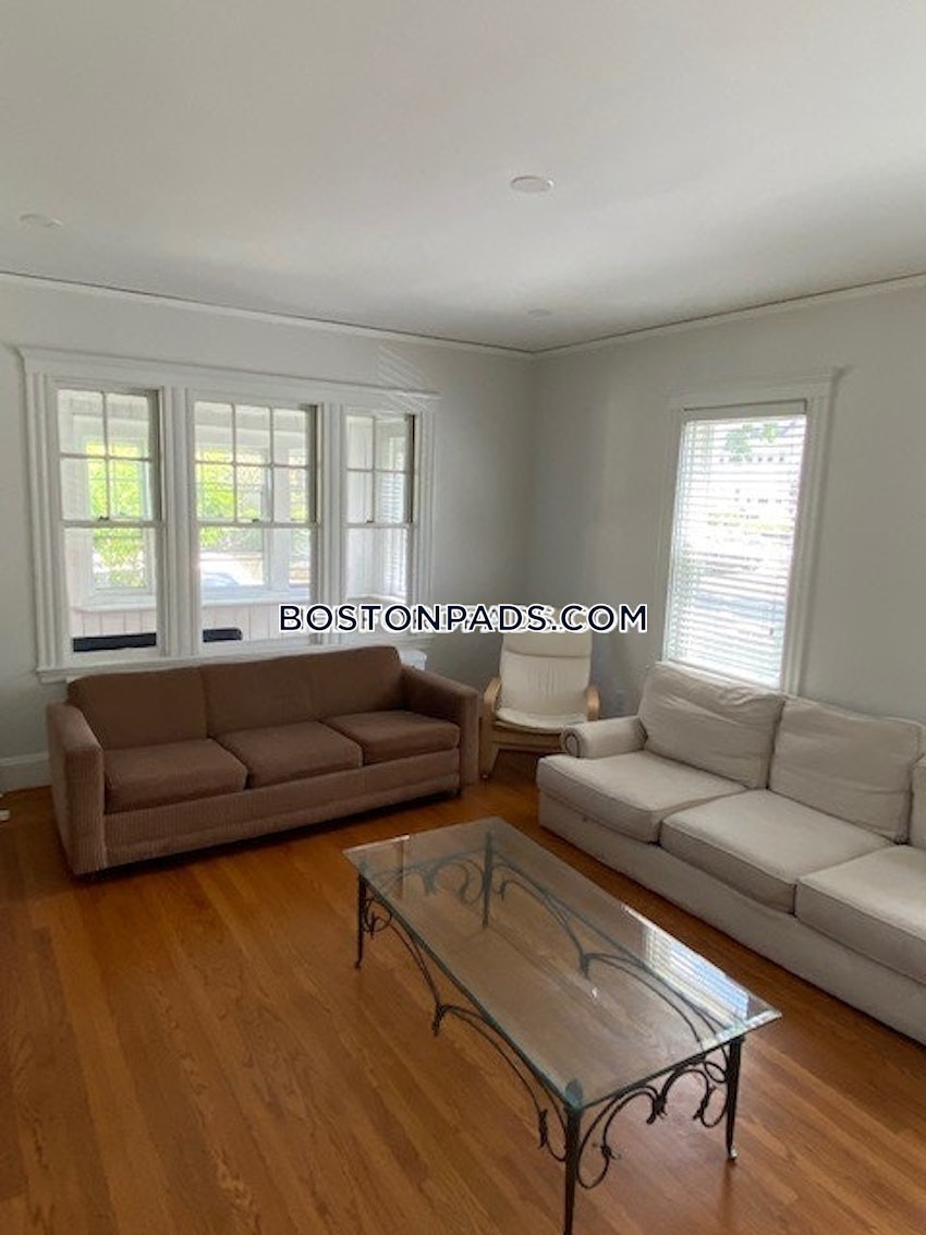 MEDFORD - TUFTS - 5 Beds, 2 Baths - Image 48