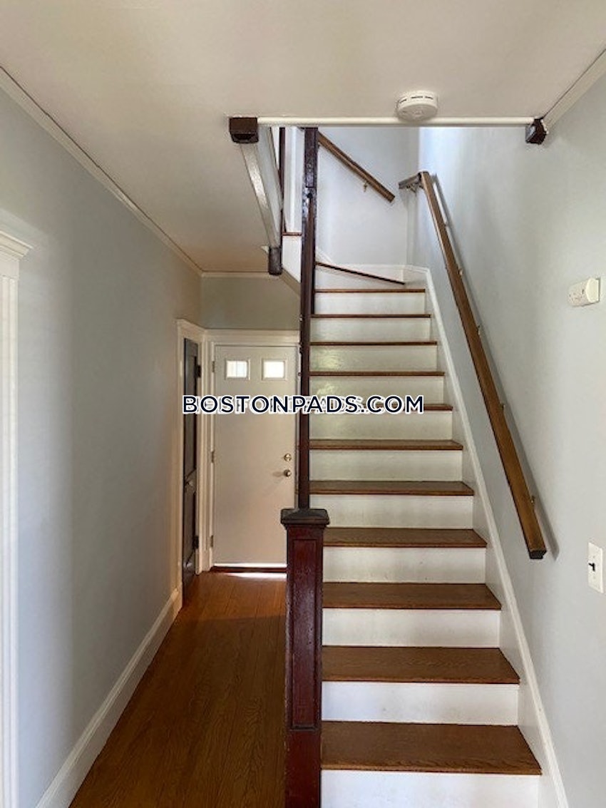 MEDFORD - TUFTS - 5 Beds, 2 Baths - Image 46