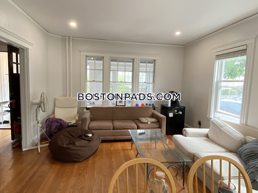 MEDFORD - TUFTS - 5 Beds, 2 Baths - Image 38