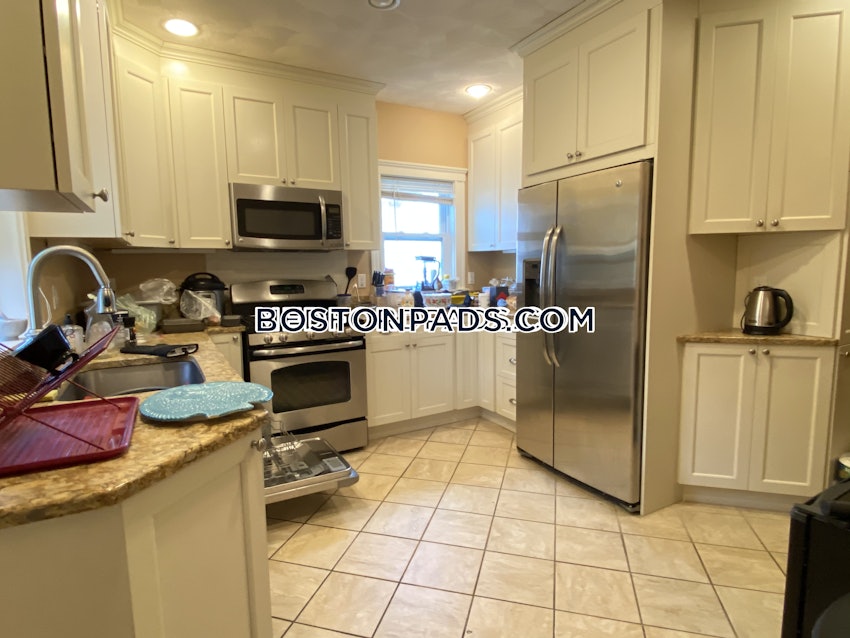 MEDFORD - TUFTS - 5 Beds, 2 Baths - Image 37