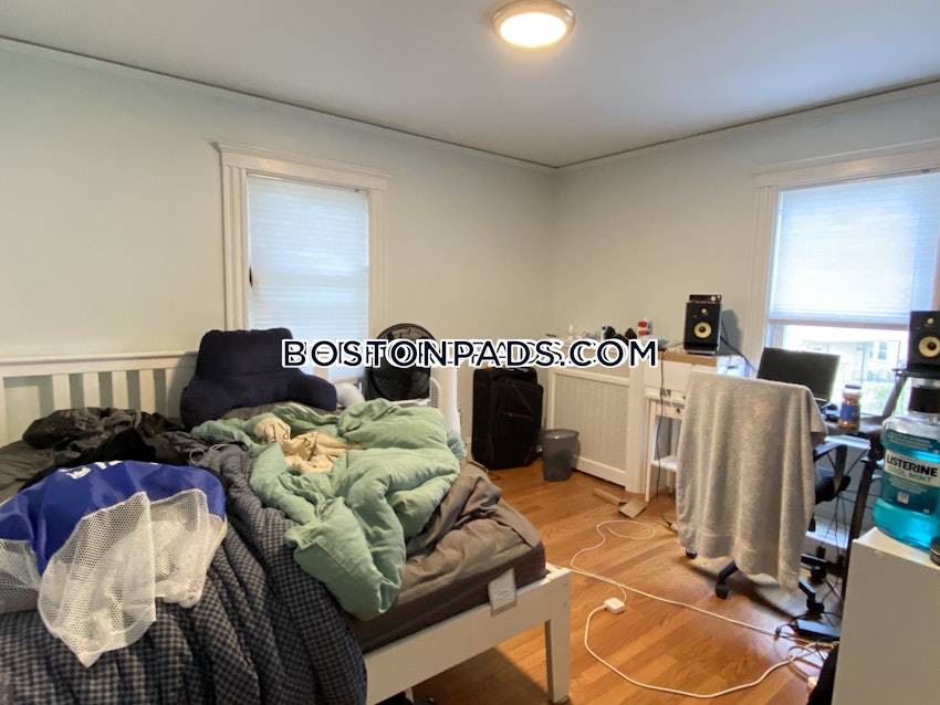 MEDFORD - TUFTS - 5 Beds, 2 Baths - Image 10