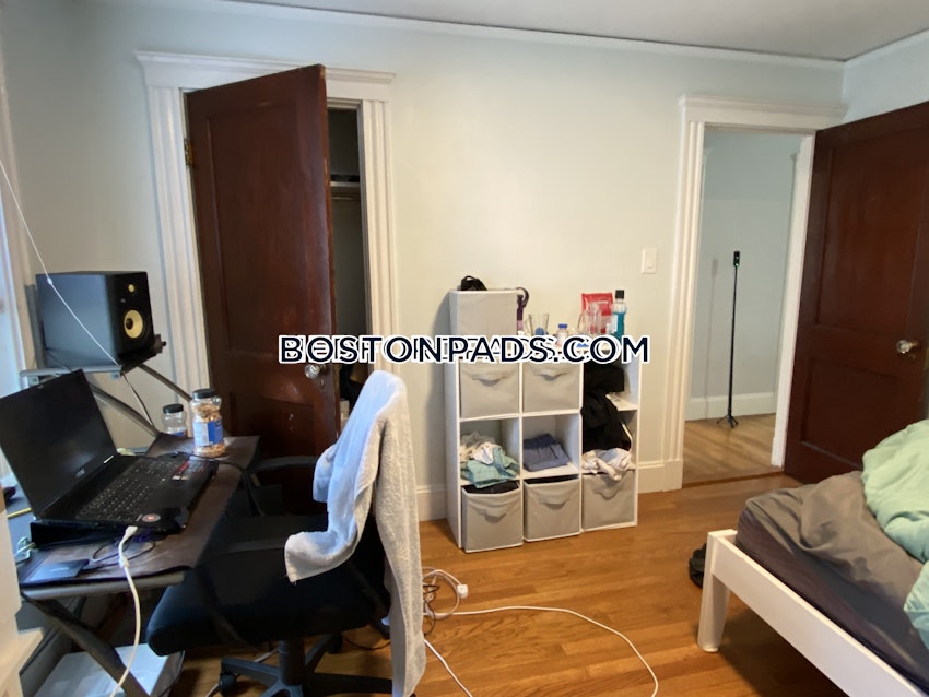 MEDFORD - TUFTS - 5 Beds, 2 Baths - Image 9