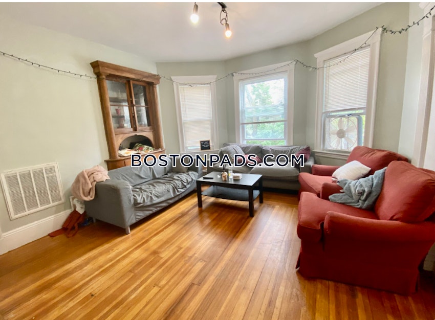 SOMERVILLE - MAGOUN/BALL SQUARE - 5 Beds, 2 Baths - Image 4