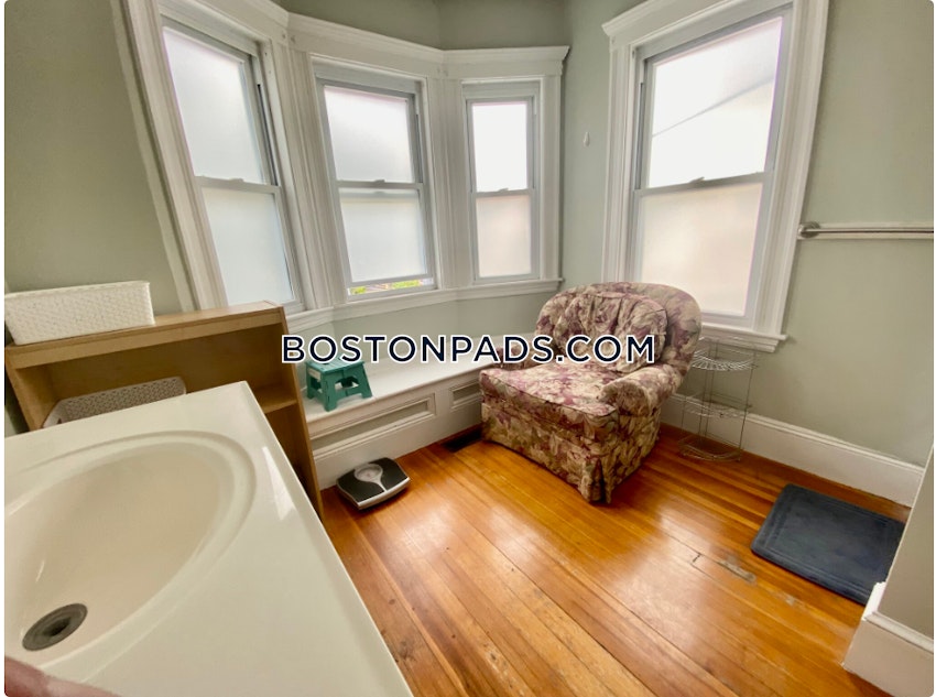 SOMERVILLE - MAGOUN/BALL SQUARE - 5 Beds, 2 Baths - Image 8