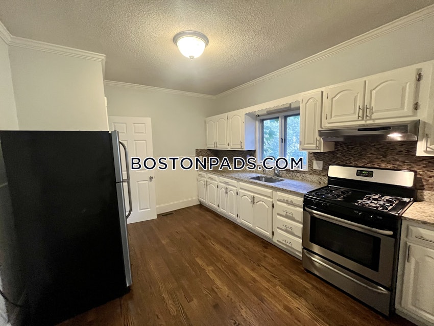 NEWTON - NEWTON CORNER - 4 Beds, 1 Bath - Image 1