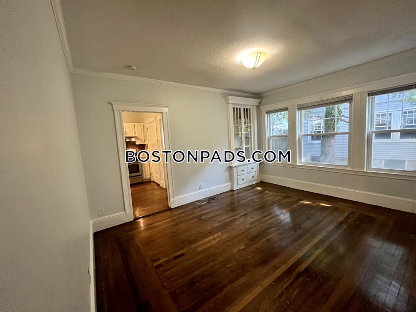 NEWTON - NEWTON CORNER - 4 Beds, 1 Bath - Image 12