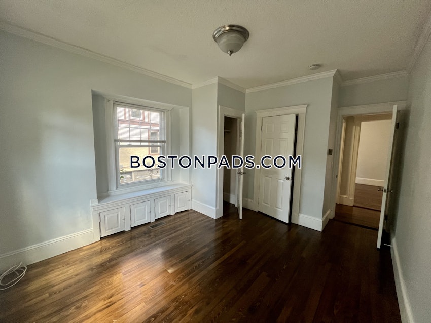 NEWTON - NEWTON CORNER - 4 Beds, 1 Bath - Image 9