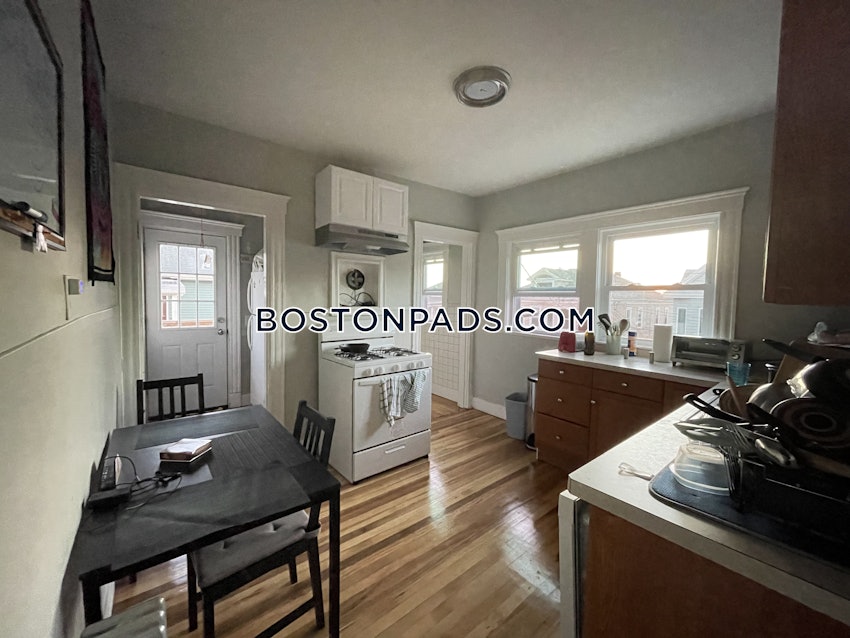 SOMERVILLE - TUFTS - 4 Beds, 1 Bath - Image 15