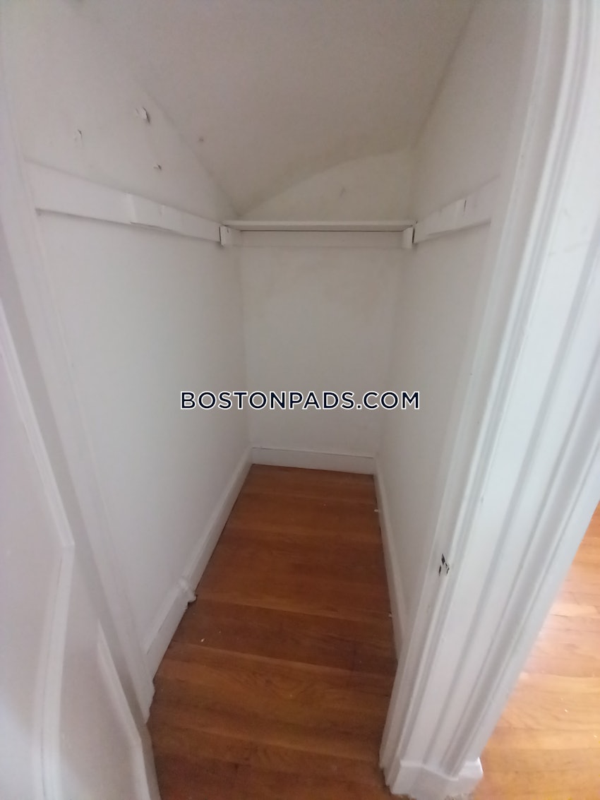 BOSTON - BRIGHTON - CLEVELAND CIRCLE - 3 Beds, 2 Baths - Image 6