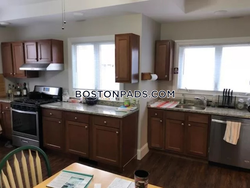 SOMERVILLE - TUFTS - 5 Beds, 1.5 Baths - Image 1