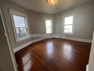 Dorchester 3 Beds 1 Bath Unit | Dorchester Boston | Available 9/1 Boston - $3,300 No Fee