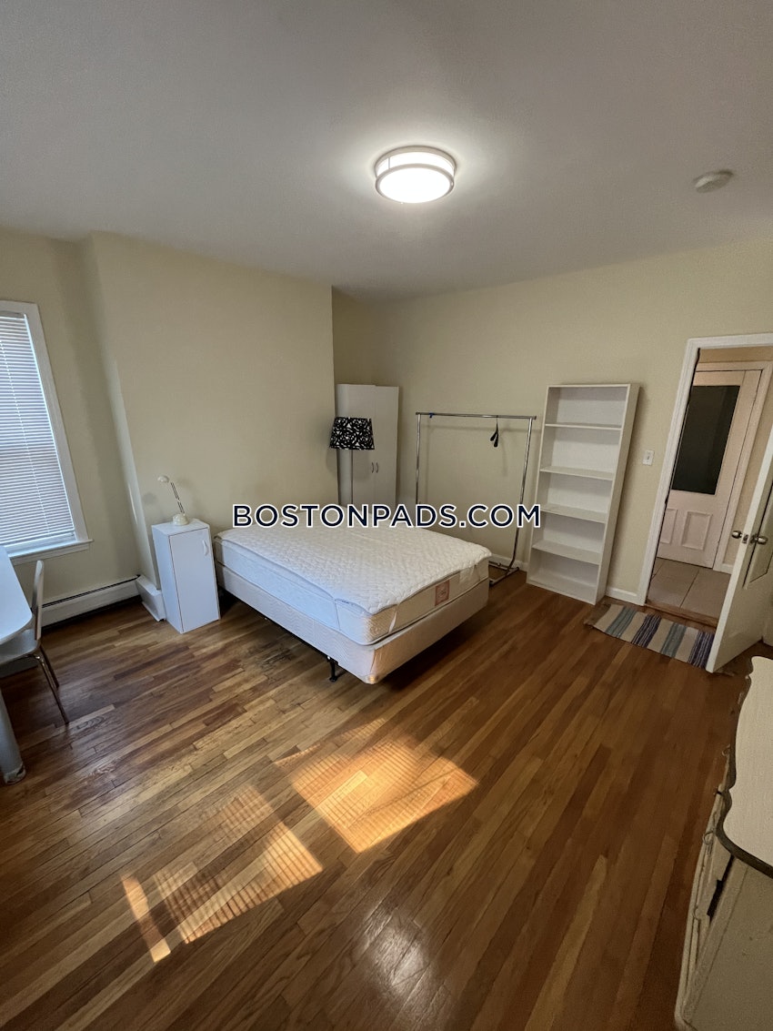 SOMERVILLE - EAST SOMERVILLE - 3 Beds, 1 Bath - Image 14