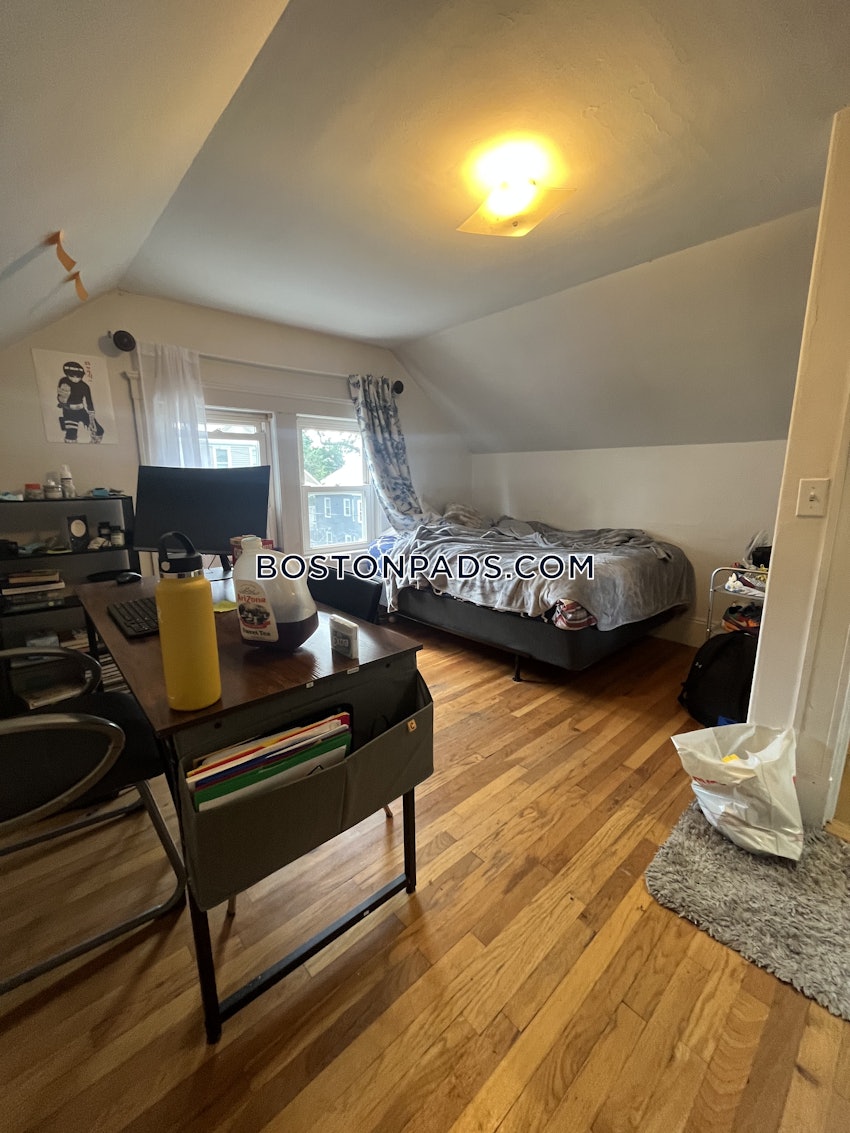 SOMERVILLE - TUFTS - 4 Beds, 2 Baths - Image 16