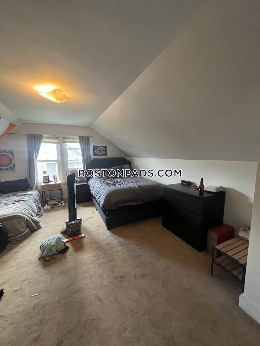 SOMERVILLE - TUFTS - 4 Beds, 2 Baths - Image 3