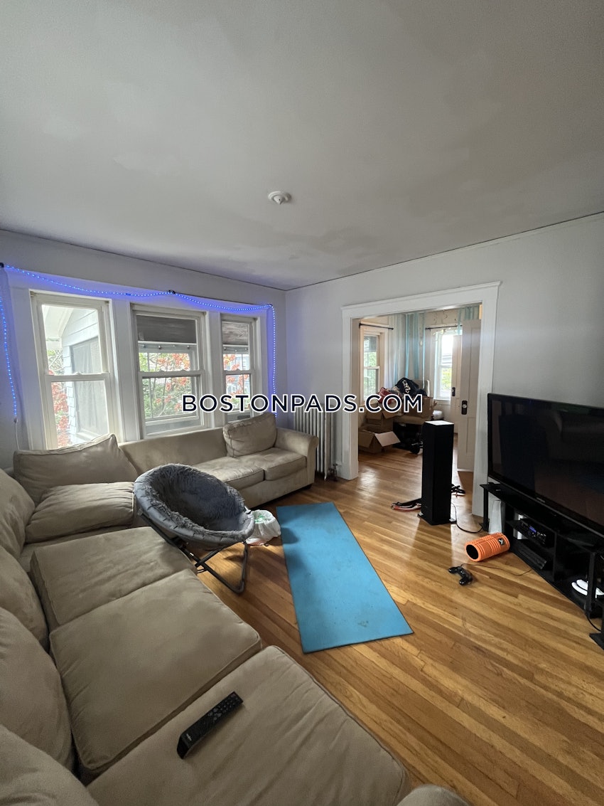 SOMERVILLE - TUFTS - 4 Beds, 2 Baths - Image 10