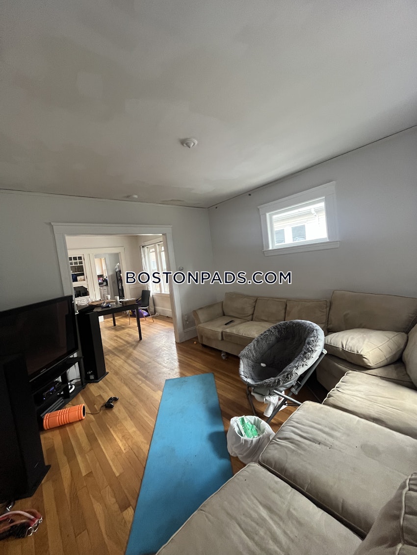 SOMERVILLE - TUFTS - 4 Beds, 2 Baths - Image 1