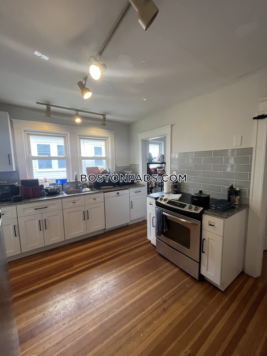 SOMERVILLE - TUFTS - 4 Beds, 2 Baths - Image 2