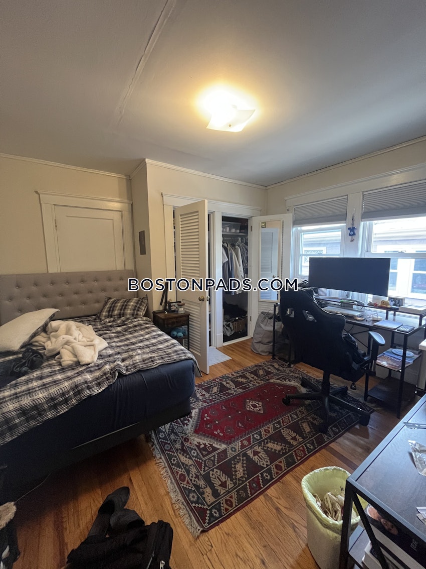 SOMERVILLE - TUFTS - 4 Beds, 2 Baths - Image 6