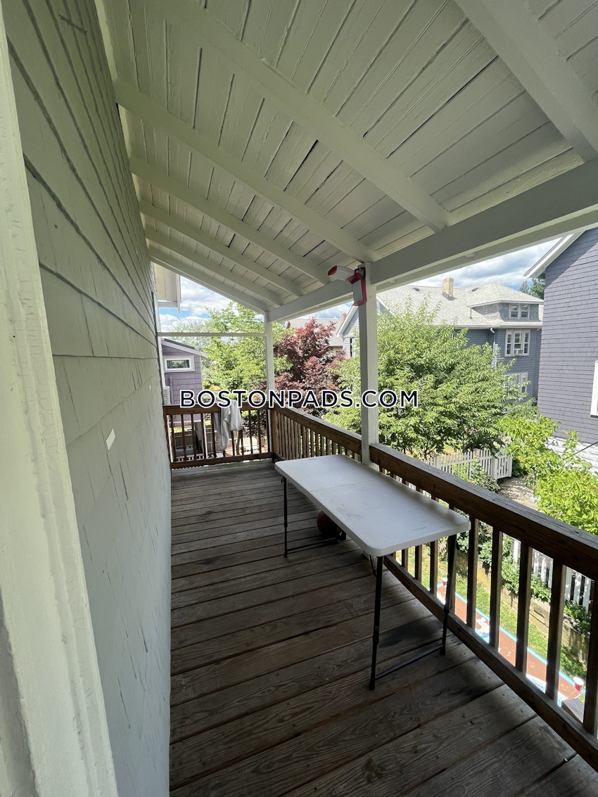 SOMERVILLE - TUFTS - 4 Beds, 2 Baths - Image 6