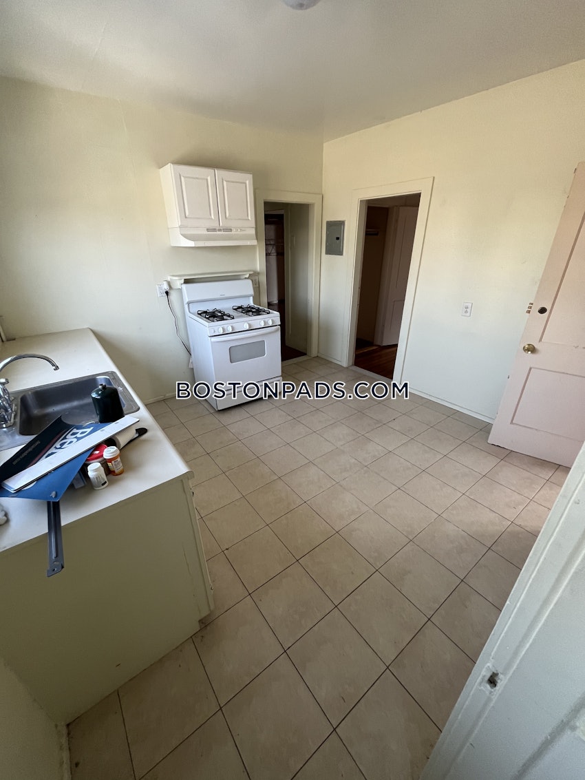 SOMERVILLE - EAST SOMERVILLE - 3 Beds, 1 Bath - Image 3