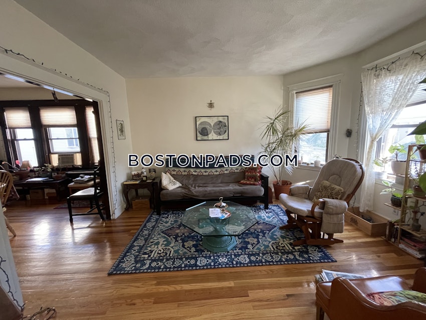 MEDFORD - TUFTS - 3 Beds, 1 Bath - Image 24