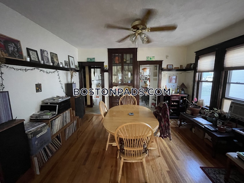 MEDFORD - TUFTS - 3 Beds, 1 Bath - Image 9