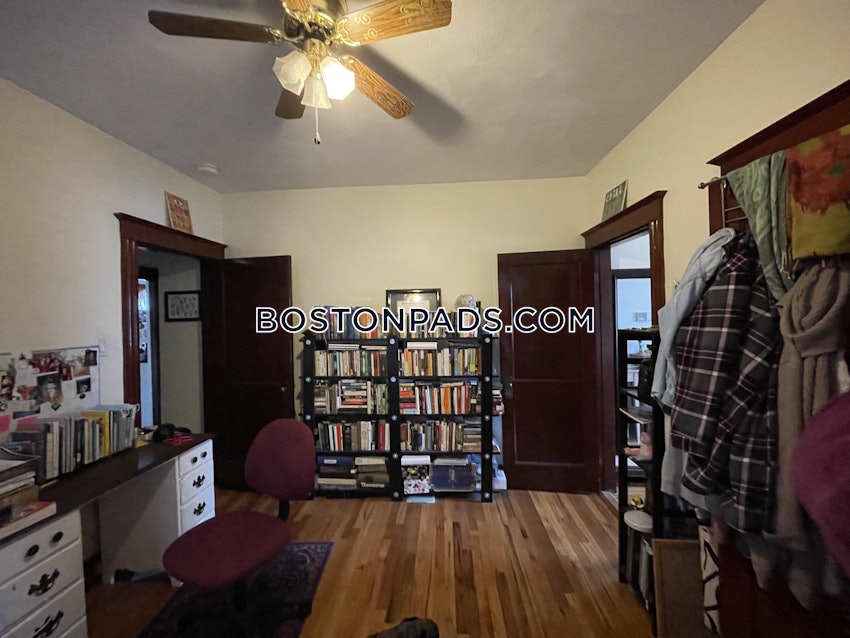 MEDFORD - TUFTS - 3 Beds, 1 Bath - Image 4