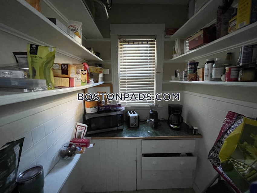 MEDFORD - TUFTS - 3 Beds, 1 Bath - Image 3