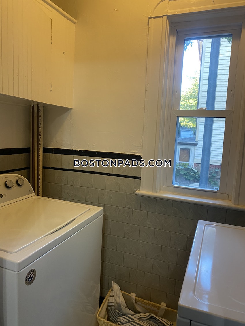 SOMERVILLE - DAVIS SQUARE - 4 Beds, 1 Bath - Image 24