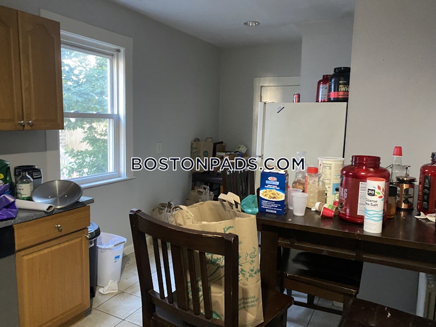 MEDFORD - TUFTS - 3 Beds, 1 Bath - Image 14