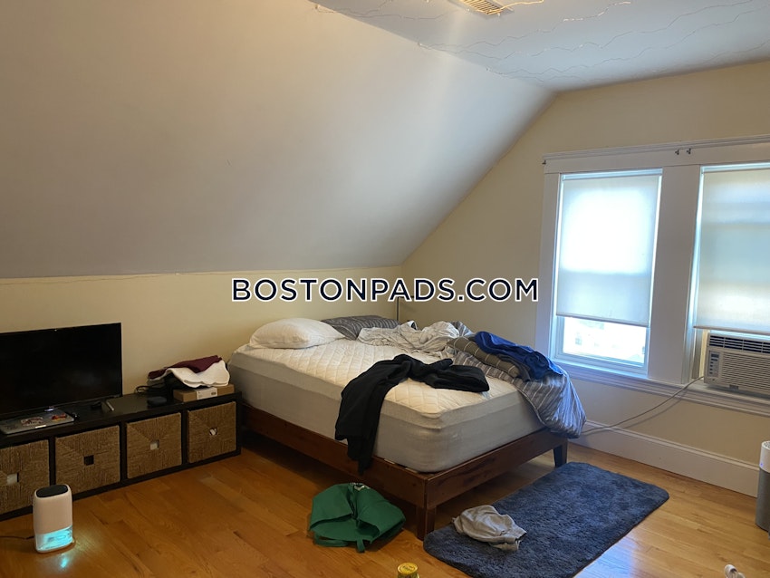 MEDFORD - TUFTS - 5 Beds, 2 Baths - Image 7