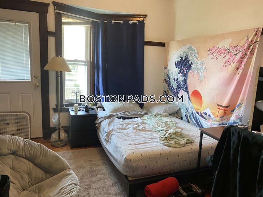 SOMERVILLE - TUFTS - 4 Beds, 1 Bath - Image 74