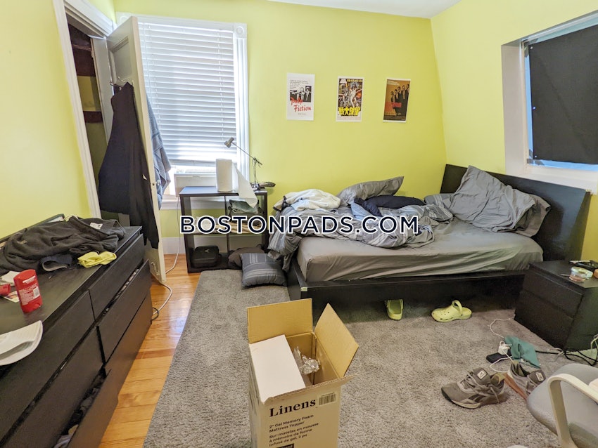 MEDFORD - TUFTS - 5 Beds, 2 Baths - Image 7