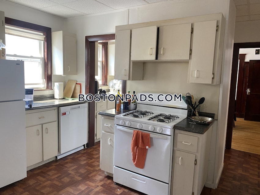 SOMERVILLE - TUFTS - 5 Beds, 2 Baths - Image 21