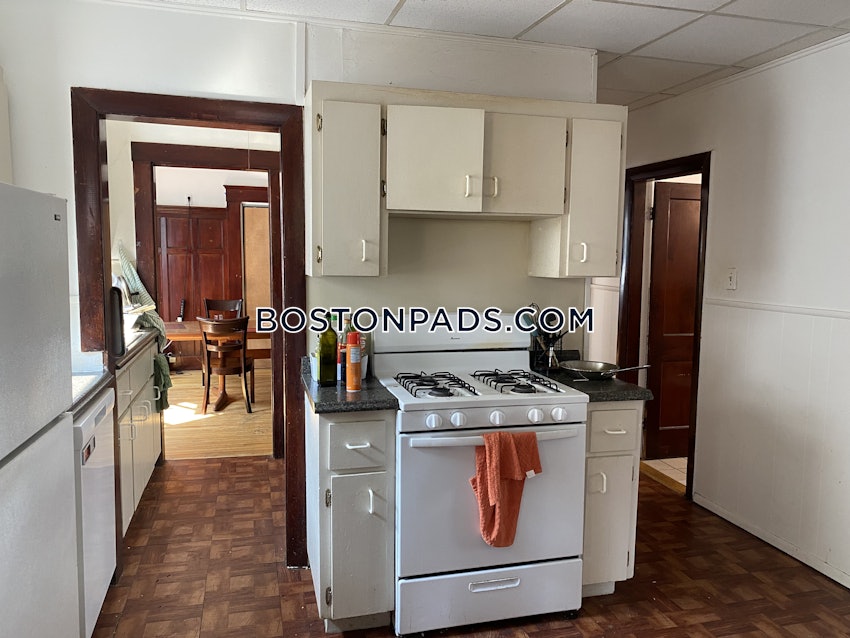 SOMERVILLE - TUFTS - 5 Beds, 2 Baths - Image 20