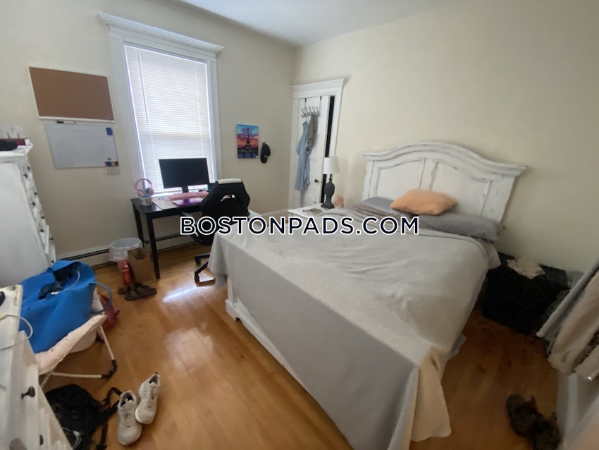 MEDFORD - TUFTS - 3 Beds, 1 Bath - Image 22