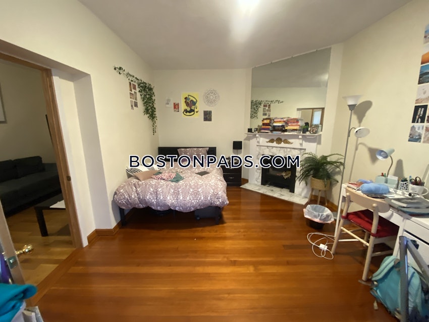 MEDFORD - TUFTS - 3 Beds, 1 Bath - Image 6