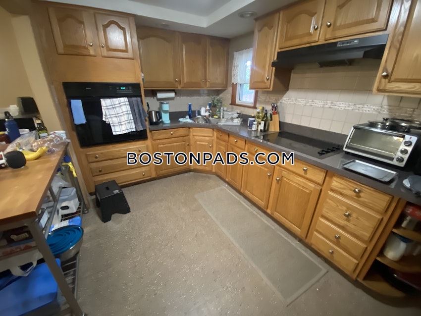 MEDFORD - TUFTS - 3 Beds, 1 Bath - Image 13