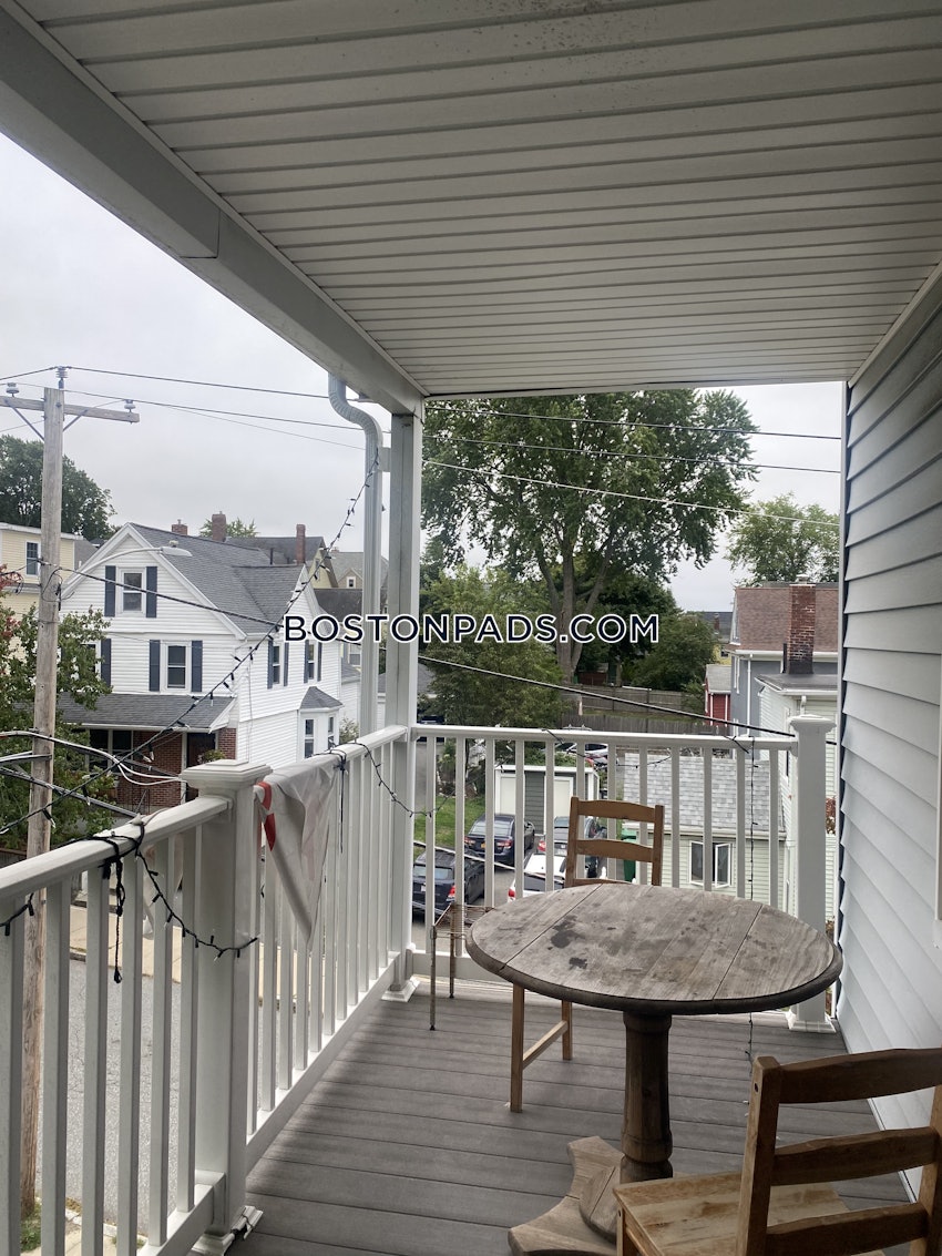 MEDFORD - TUFTS - 4 Beds, 1 Bath - Image 10