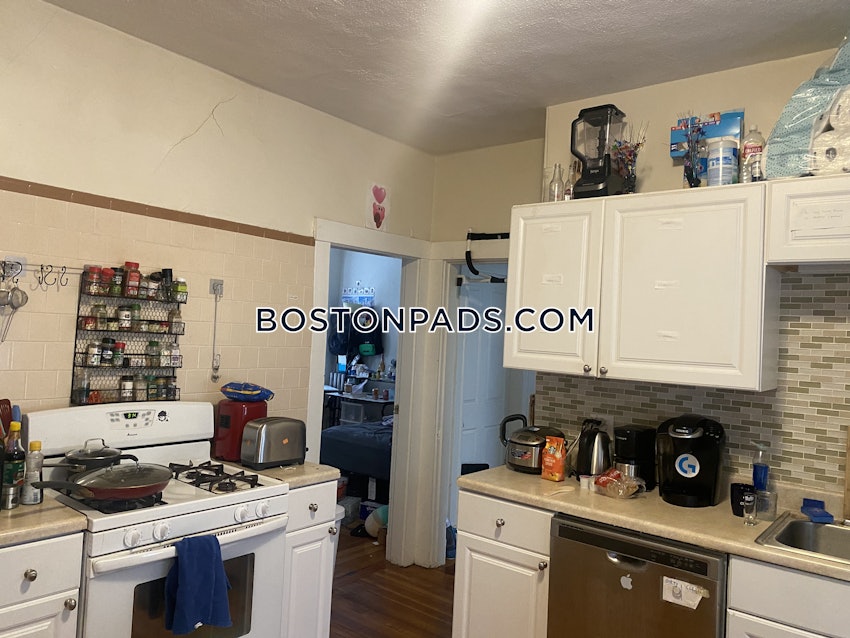 MEDFORD - TUFTS - 4 Beds, 1 Bath - Image 9