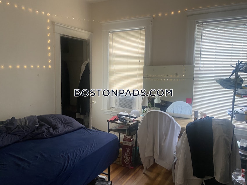 MEDFORD - TUFTS - 4 Beds, 1 Bath - Image 2