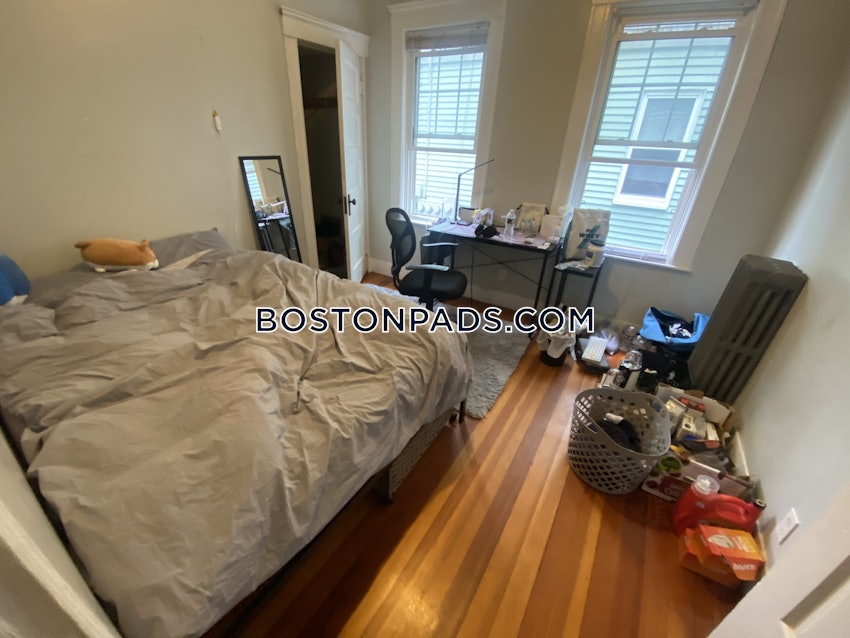 MEDFORD - TUFTS - 4 Beds, 1 Bath - Image 11