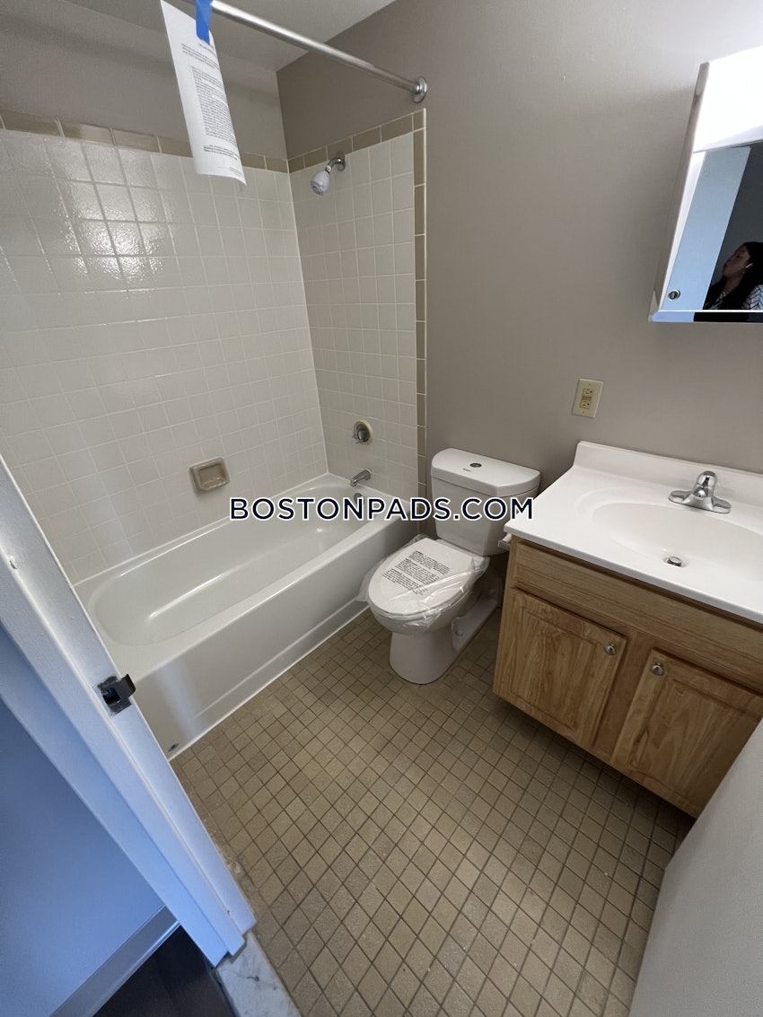 CHELSEA - 2 Beds, 2 Baths - Image 7