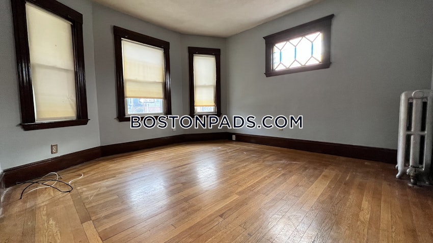 SOMERVILLE - TUFTS - 3 Beds, 1 Bath - Image 1