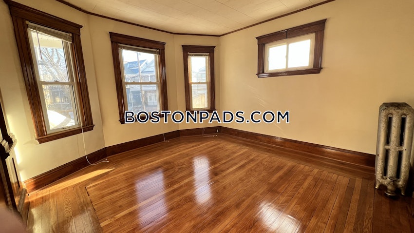 SOMERVILLE - TUFTS - 6 Beds, 1.5 Baths - Image 18