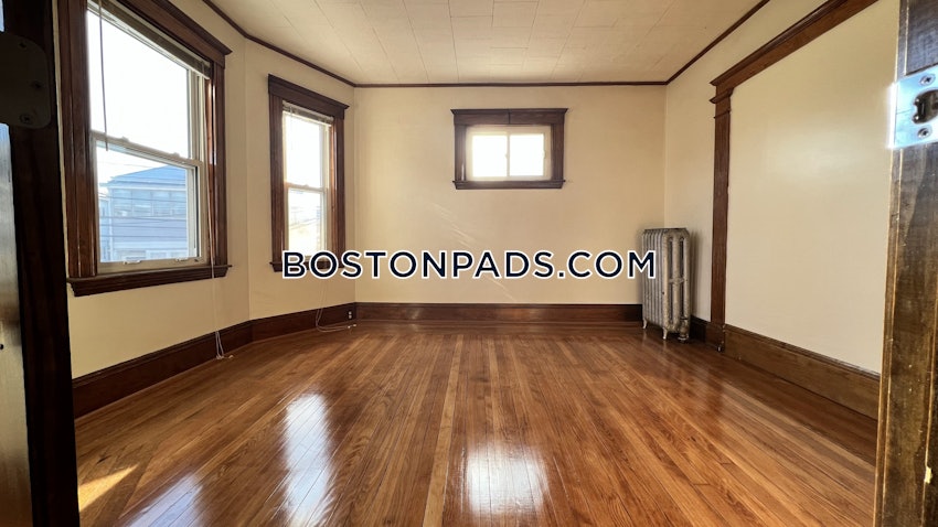 SOMERVILLE - TUFTS - 6 Beds, 1.5 Baths - Image 19