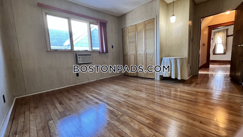 SOMERVILLE - TUFTS - 6 Beds, 1.5 Baths - Image 16